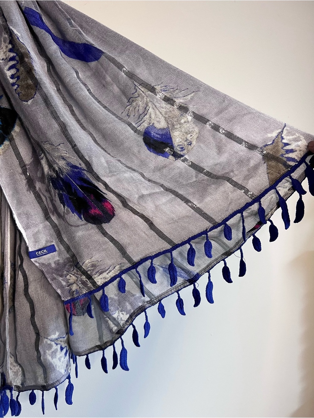 Echo Gray Feather Print Tassel Scarf Lightweight Wrap Shawl Boho Fringe Scarf - Picture 5 of 6